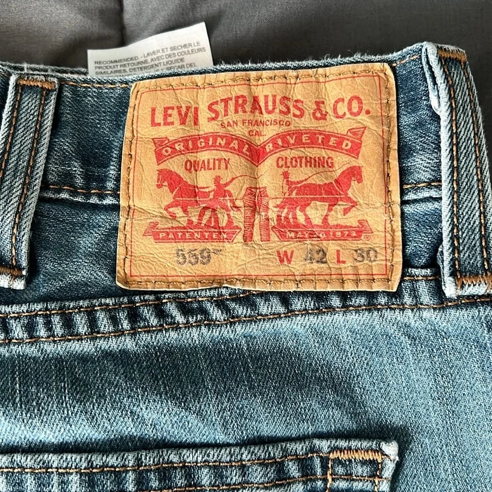 Levi’s 559 Relaxed Straight Leg Cut Off Short Size 42